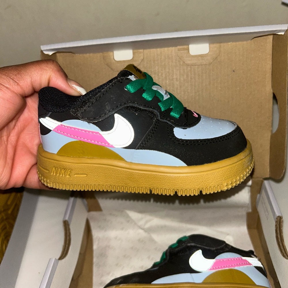 Nike Kids' Black and Gold Sneakers